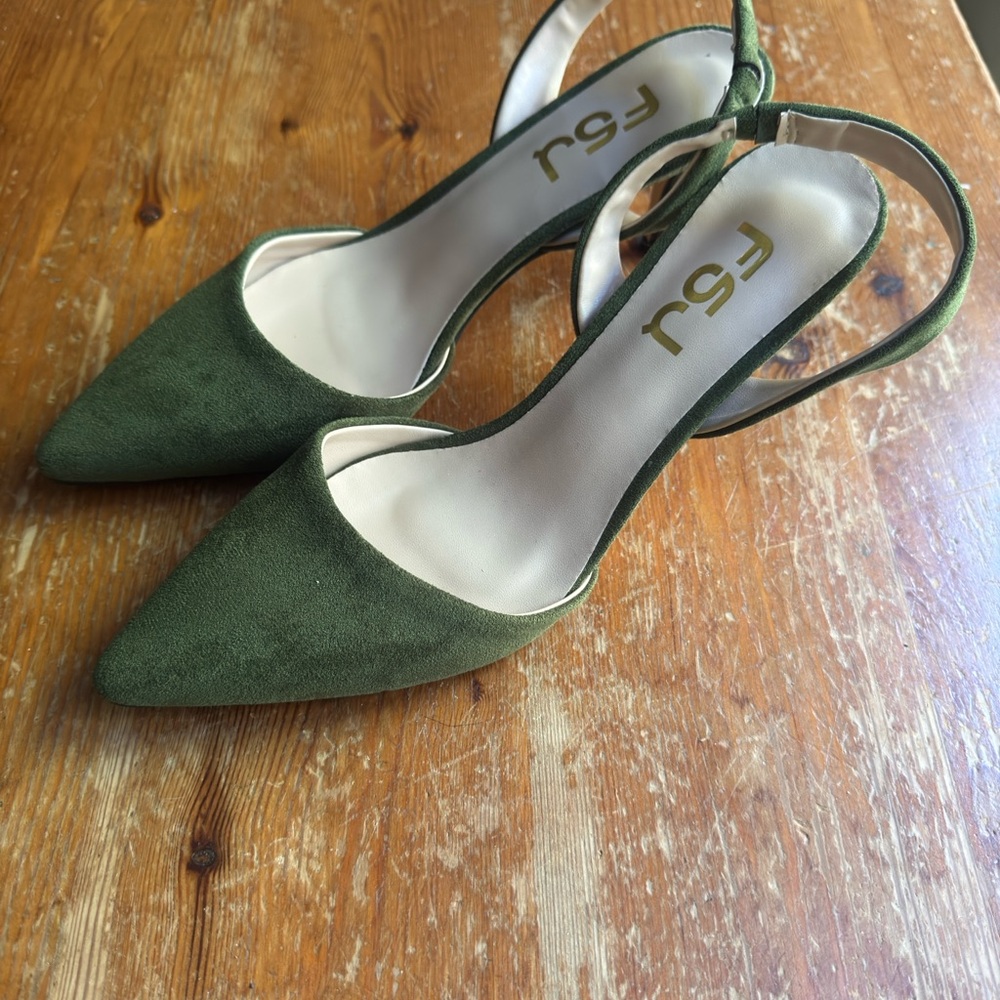 FSJ Women's Green Suede Heels